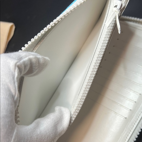 Louis Vuitton Cream/white Wallet with Character Art zippy wallet/clutch - Picture 4 of 12